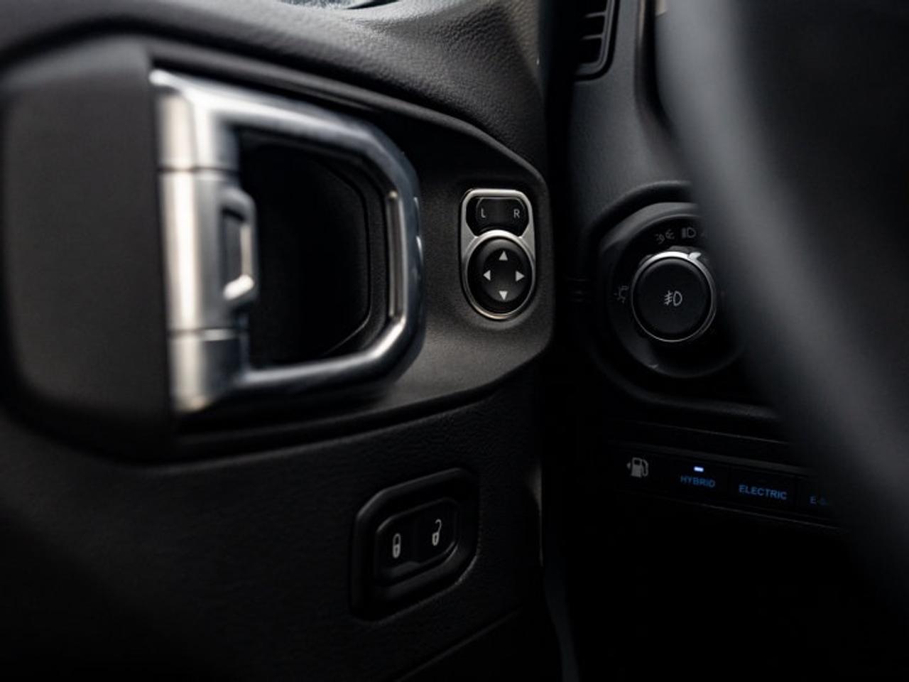 2024 Jeep Wrangler 4xe Sahara Photo