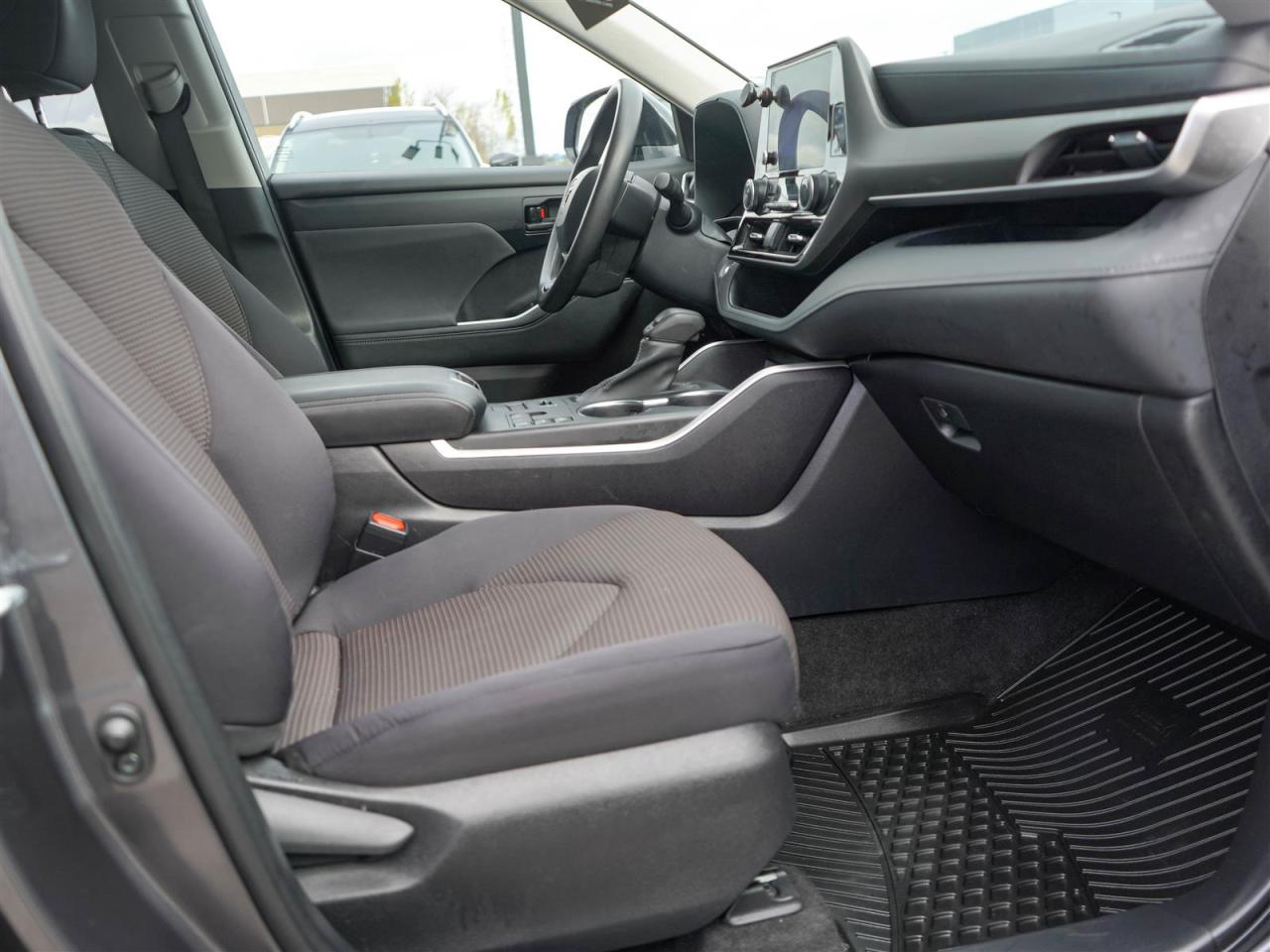 2023 Toyota Highlander LE AWD | NO ACCIDENTS | PUSH BUTTON | ALLOYS Photo