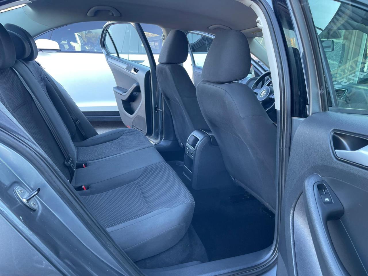 2014 Volkswagen Jetta 4dr 2.0L Auto Trendline+  SAFETY CERTIFED - Photo #13