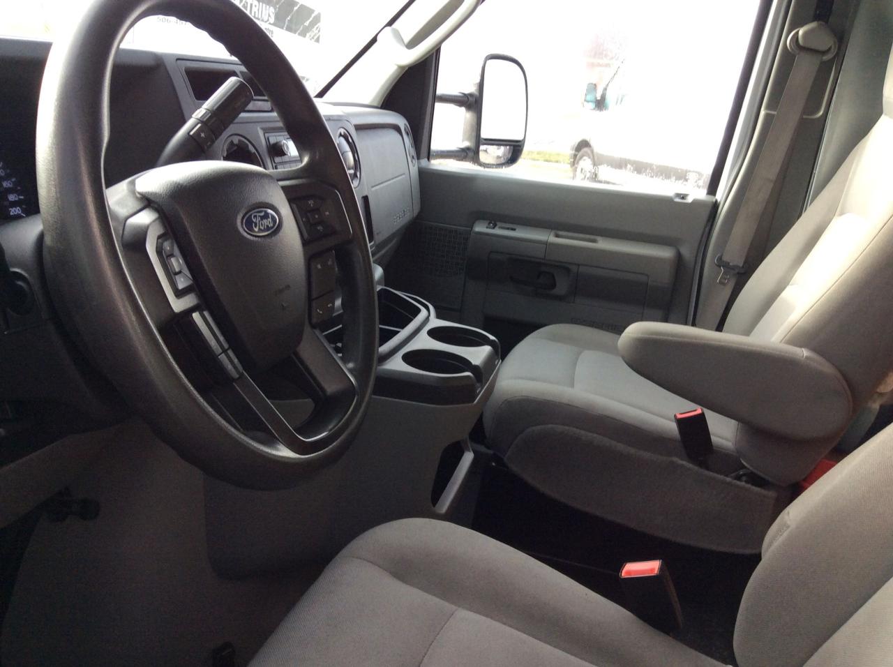 2023 Ford E-Series Cutaway E-Series Photo3