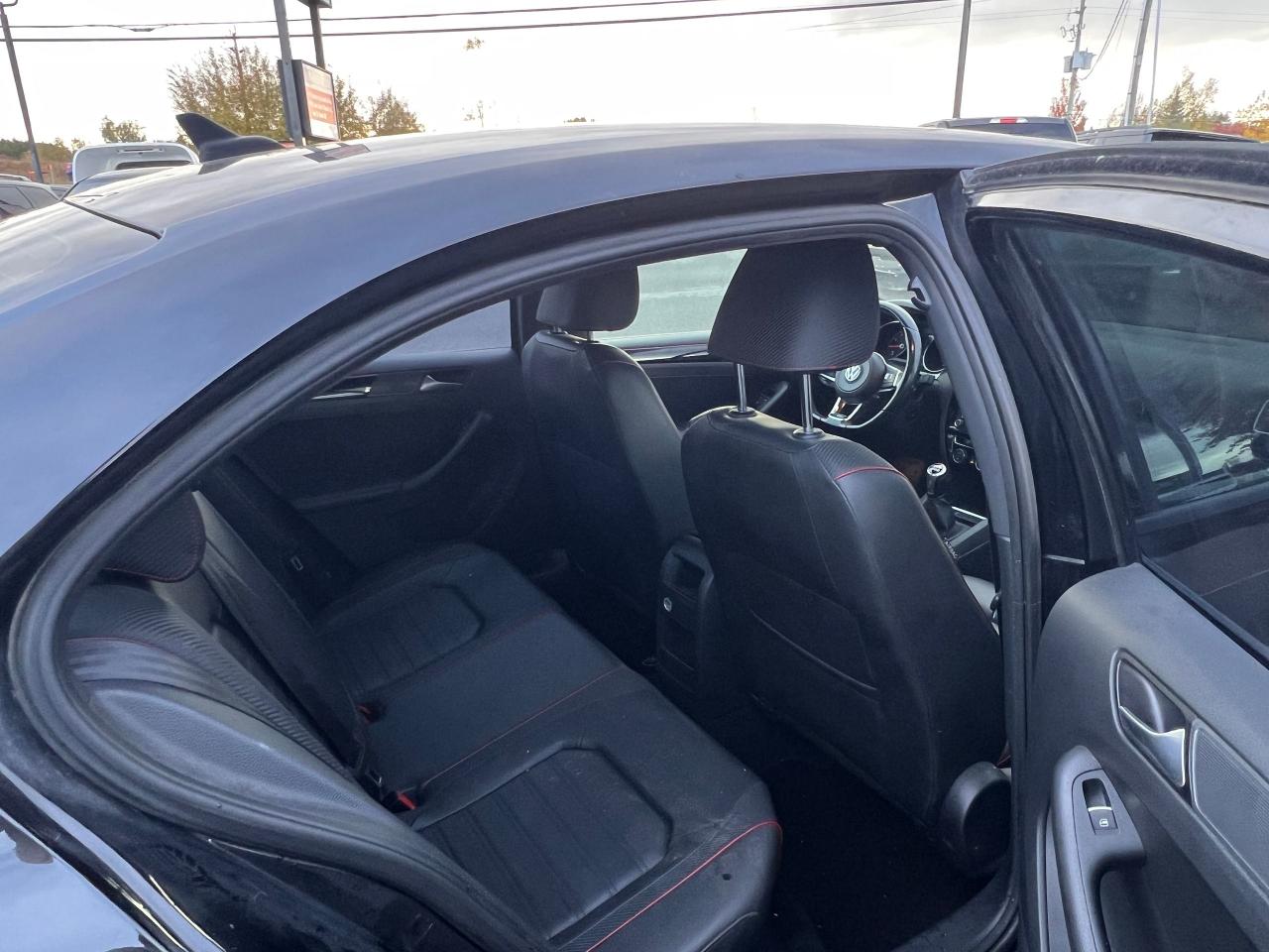 2015 Volkswagen Jetta 4dr 2.0 TSI Man GLI - Photo #9