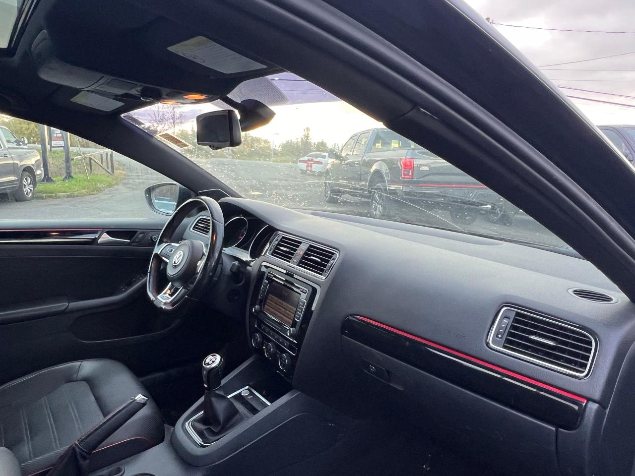 2015 Volkswagen Jetta 4dr 2.0 TSI Man GLI - Photo #10