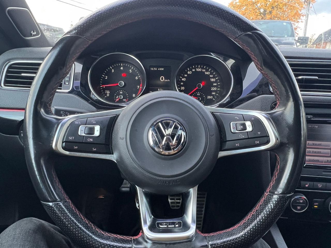 2015 Volkswagen Jetta 4dr 2.0 TSI Man GLI - Photo #13