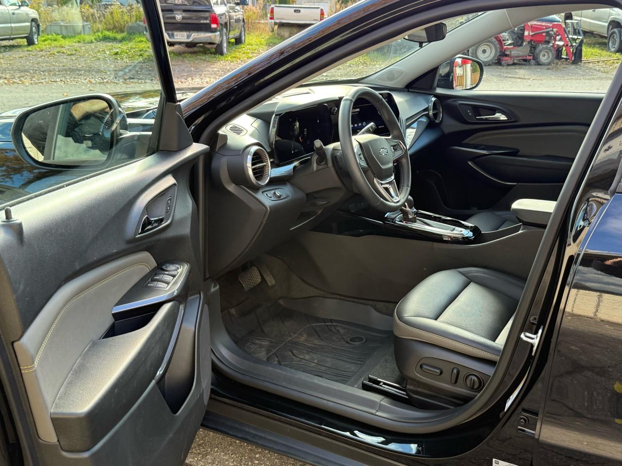 2025 Chevrolet Trax ACTIV - Photo #12