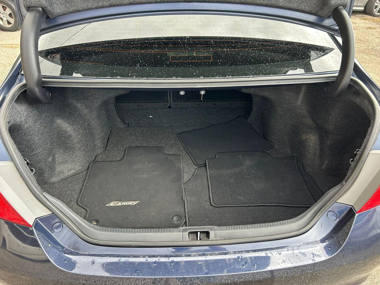 2016 Toyota Camry XLE - Photo #9