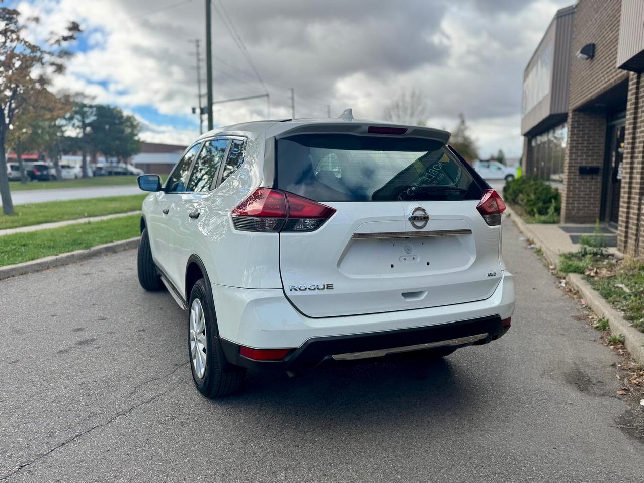 2018 Nissan Rogue AWD S Photo