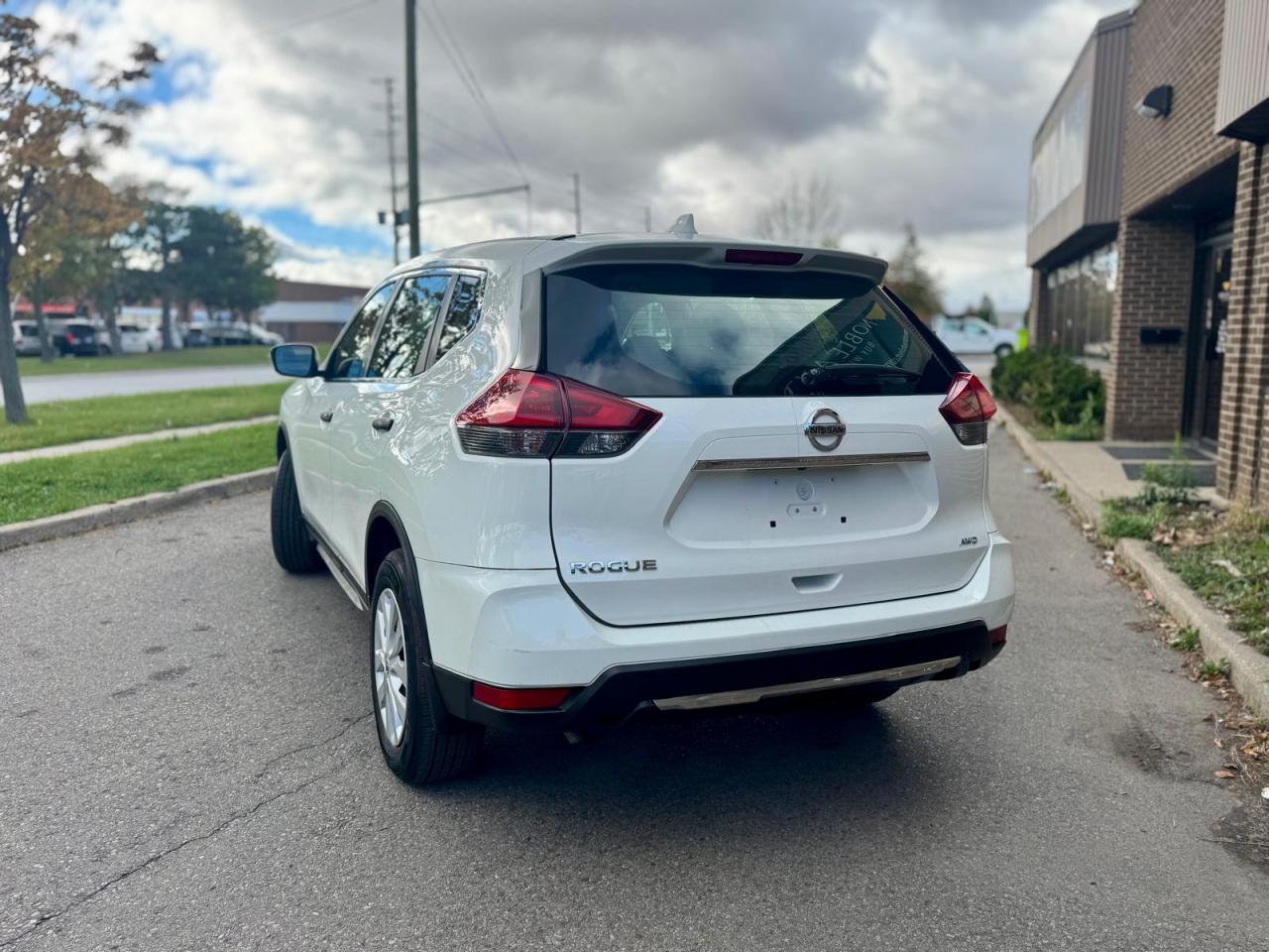 2018 Nissan Rogue AWD S Photo3