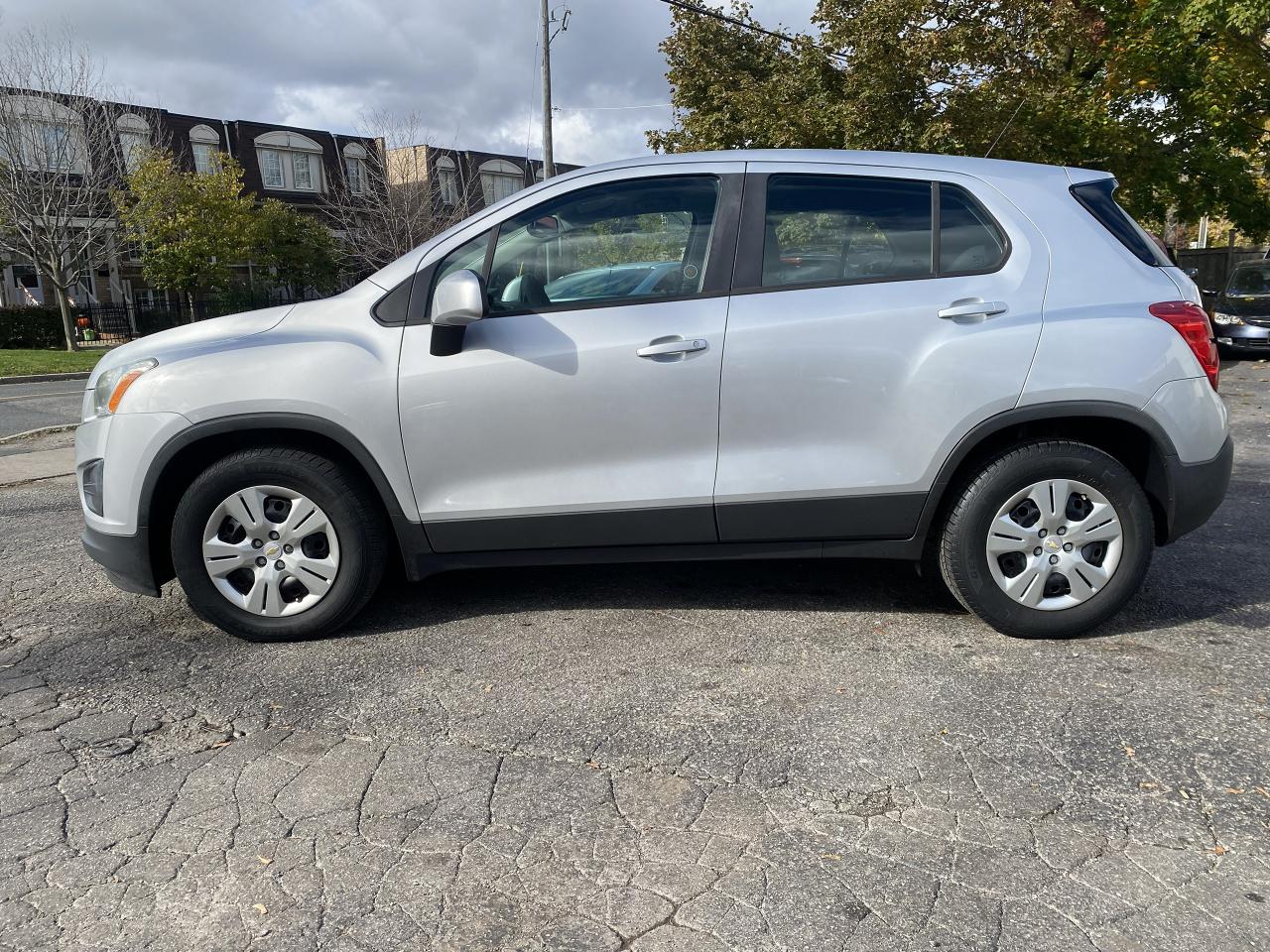 2015 Chevrolet Trax LS/Automatic/Gas Saver/Bluetooth/Bckup Camera - Photo #2