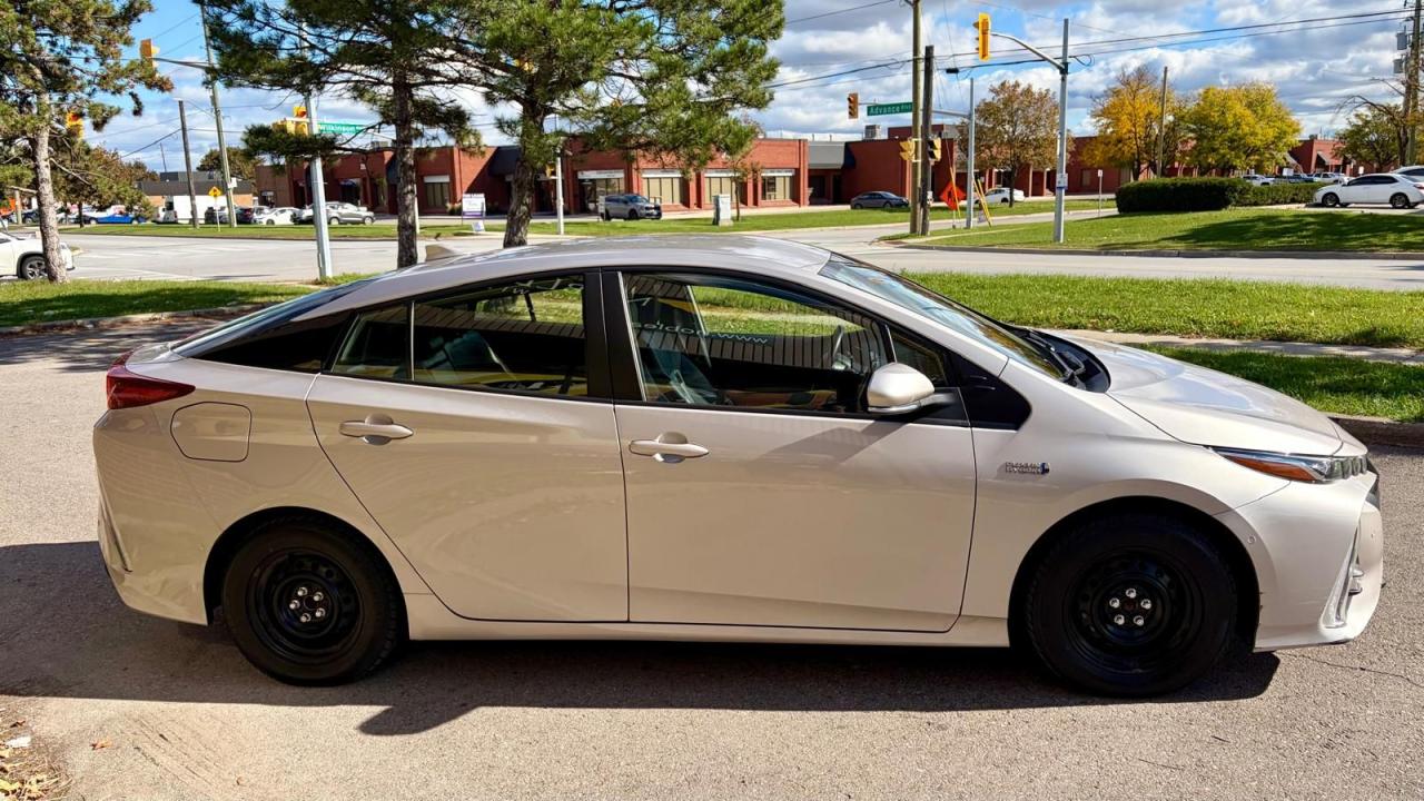2021 Toyota Prius Prime Upgrade Photo4