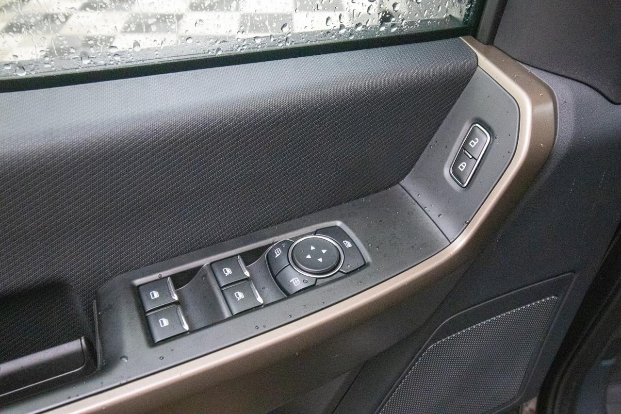 2025 Ford F-150 STX 4WD SuperCrew 5.5' Box Photo5