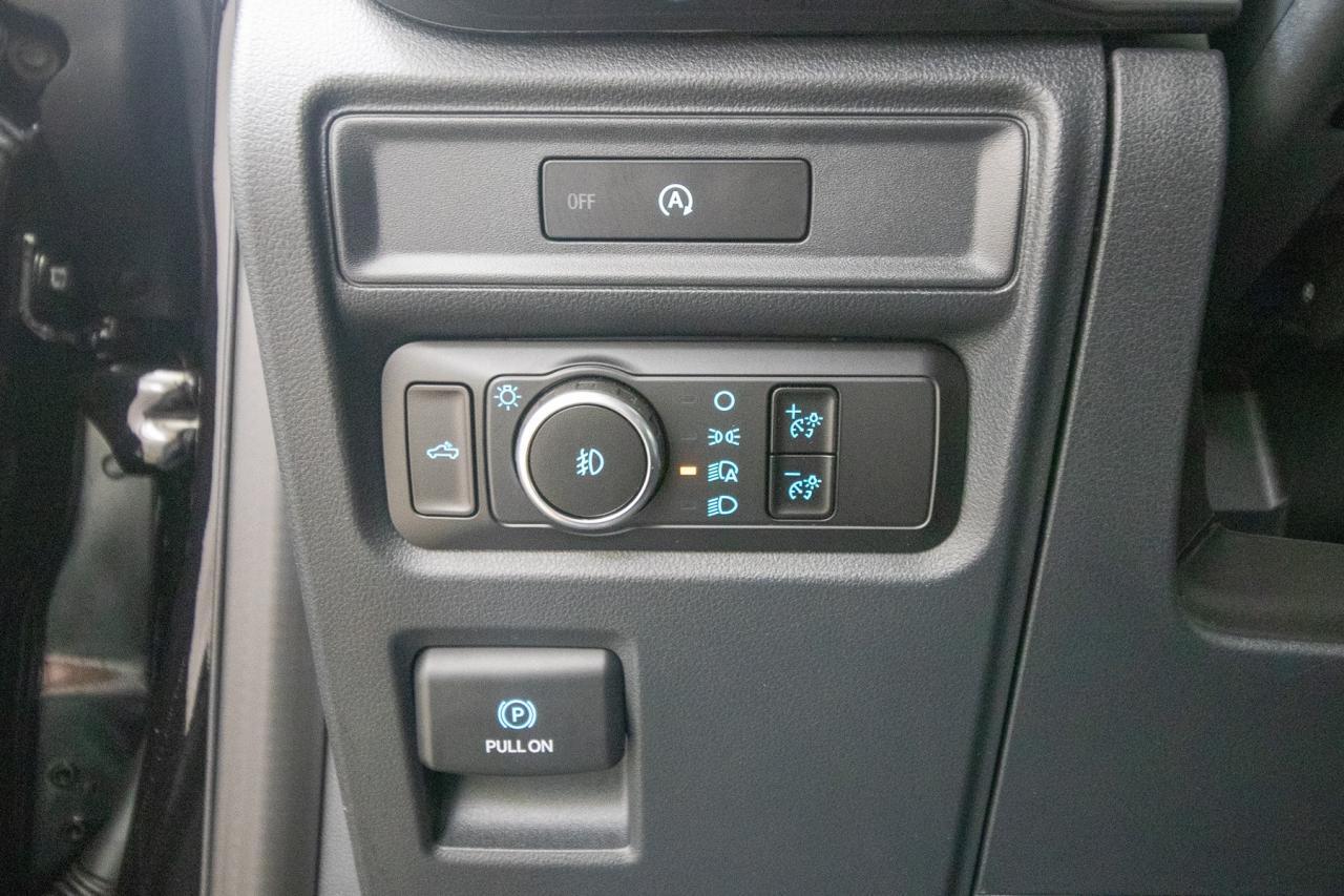 2025 Ford F-150 STX 4WD SuperCrew 5.5' Box Photo5