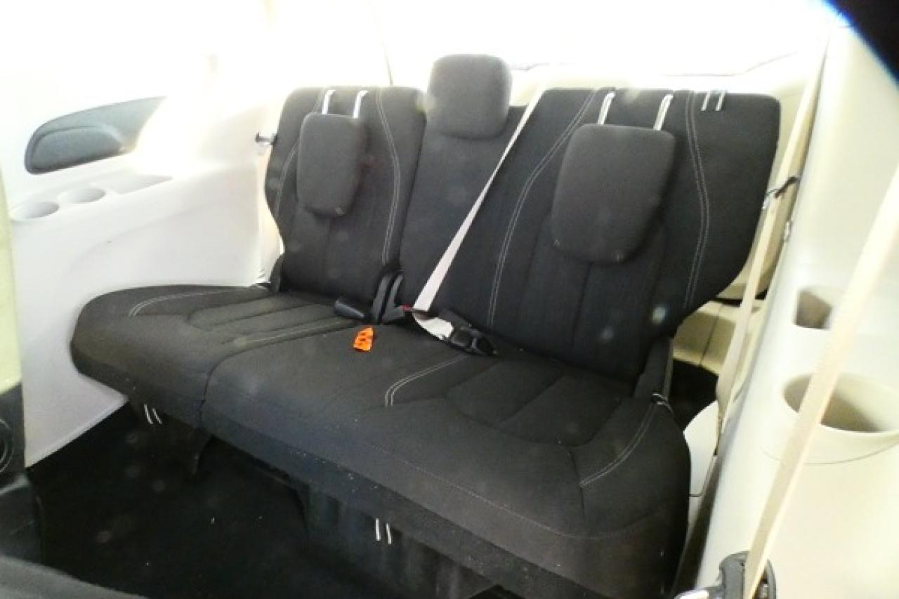 2024 Chrysler Grand Caravan SXT 2WD w/Htd cloth, Htd wheel, NAV, BUC - Photo #10