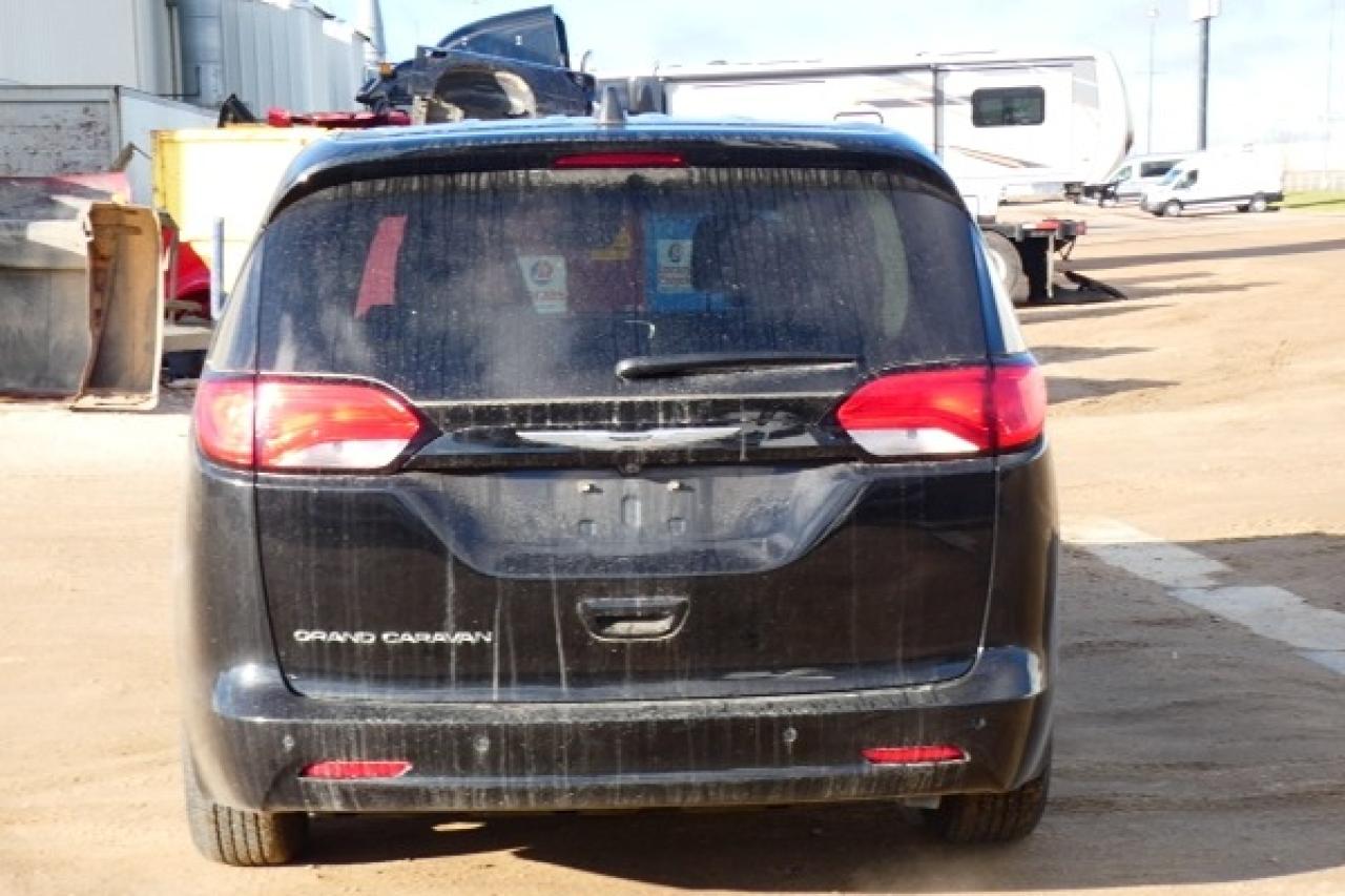 2024 Chrysler Grand Caravan SXT 2WD w/Htd cloth, Htd wheel, NAV, BUC - Photo #7