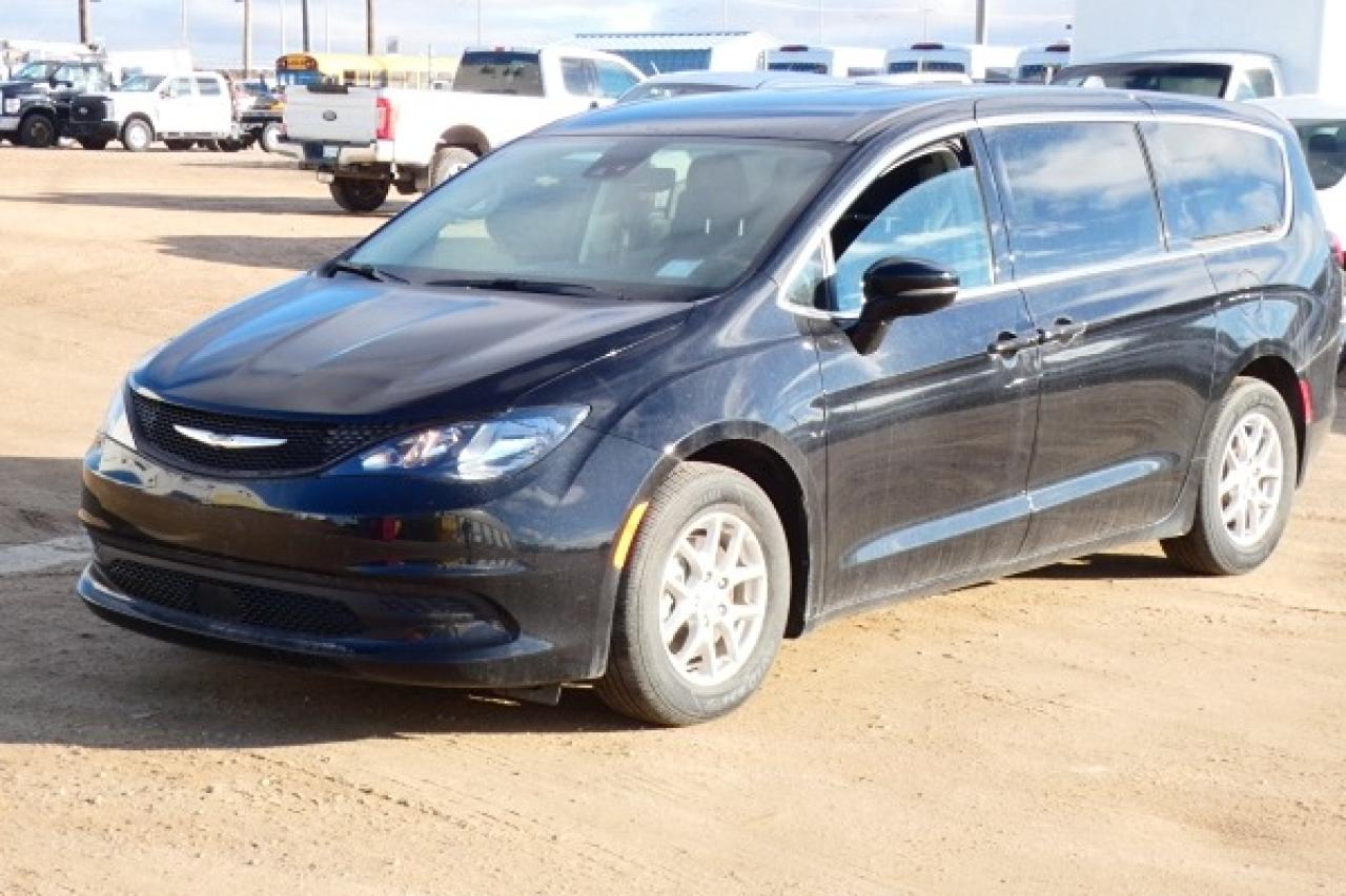 2024 Chrysler Grand Caravan SXT 2WD w/Htd cloth, Htd wheel, NAV, BUC - Photo #2