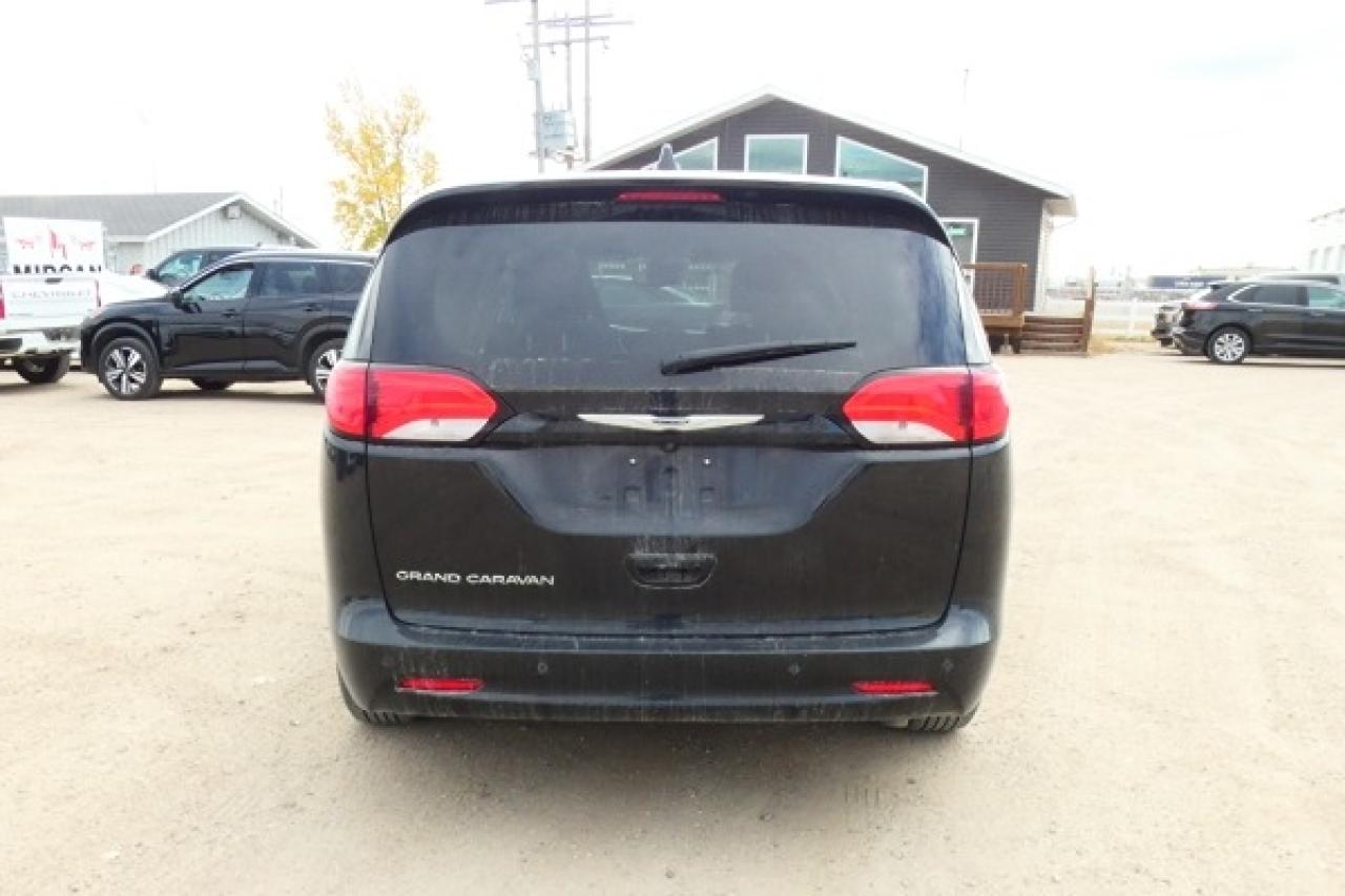 2024 Chrysler Grand Caravan SXT 2WD w/Htd cloth, Htd wheel, NAV, BUC - Photo #7