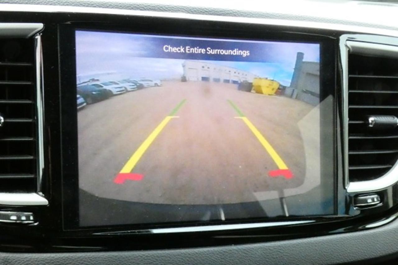 2024 Chrysler Grand Caravan SXT 2WD w/Htd cloth, Htd wheel, NAV, BUC - Photo #15