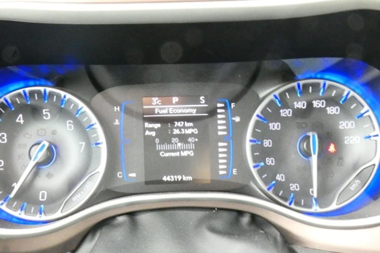 2024 Chrysler Grand Caravan SXT 2WD w/Htd cloth, Htd wheel, NAV, BUC - Photo #13