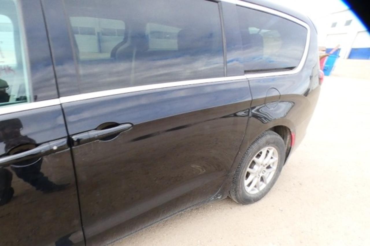 2024 Chrysler Grand Caravan SXT 2WD w/Htd cloth, Htd wheel, NAV, BUC - Photo #23