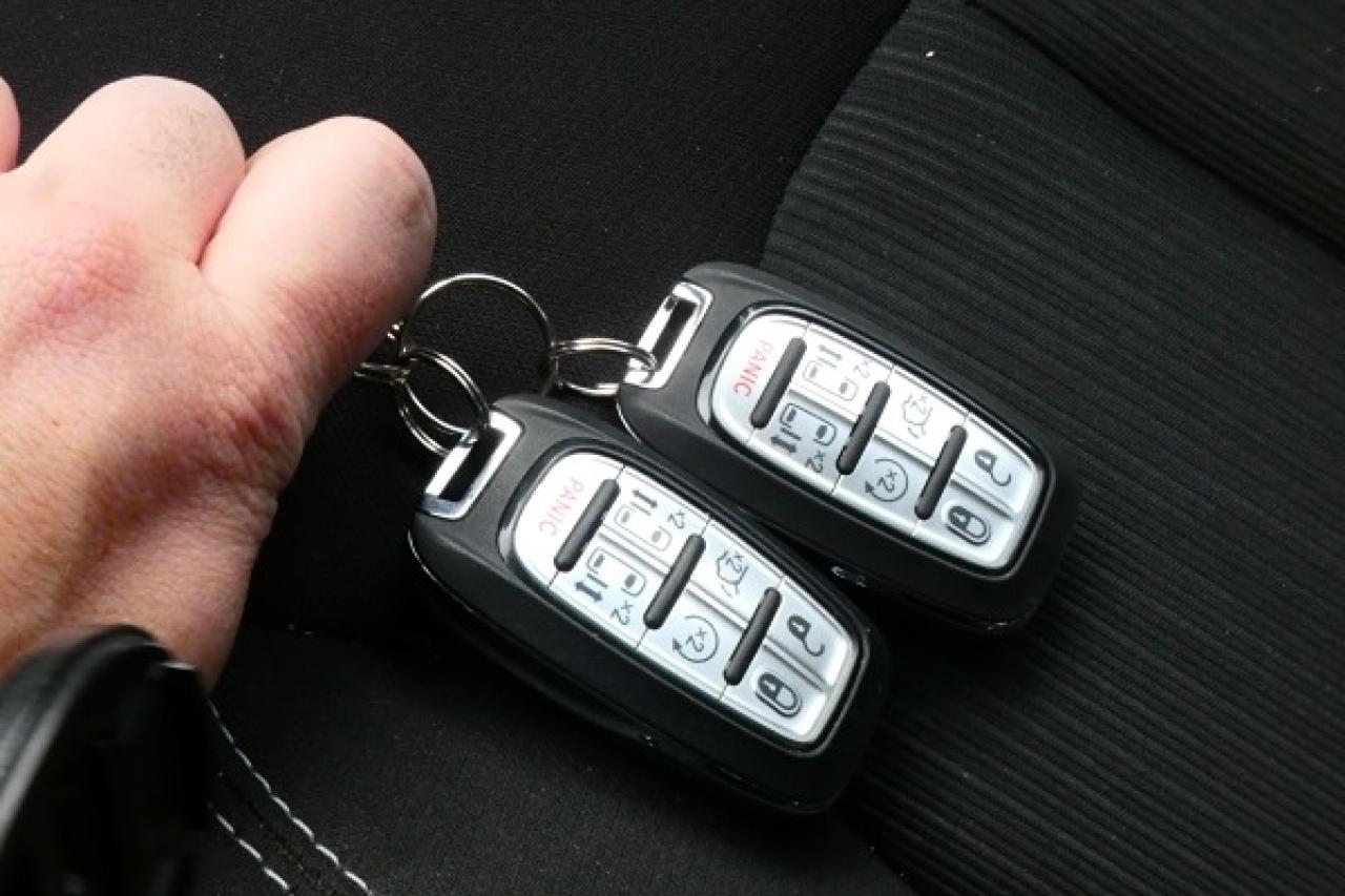 2024 Chrysler Grand Caravan SXT 2WD w/Htd cloth, Htd wheel, NAV, BUC - Photo #19