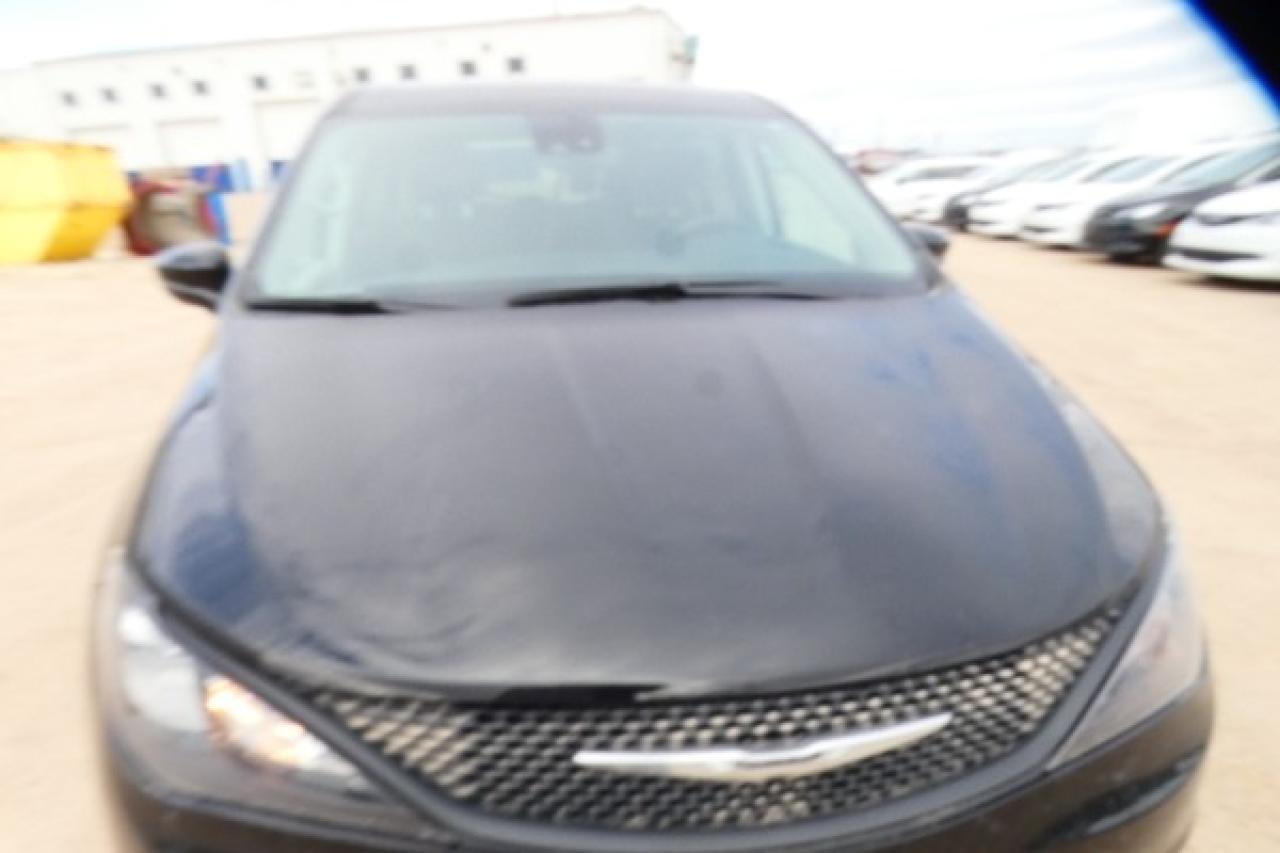 2024 Chrysler Grand Caravan SXT 2WD w/Htd cloth, Htd wheel, NAV, BUC - Photo #25