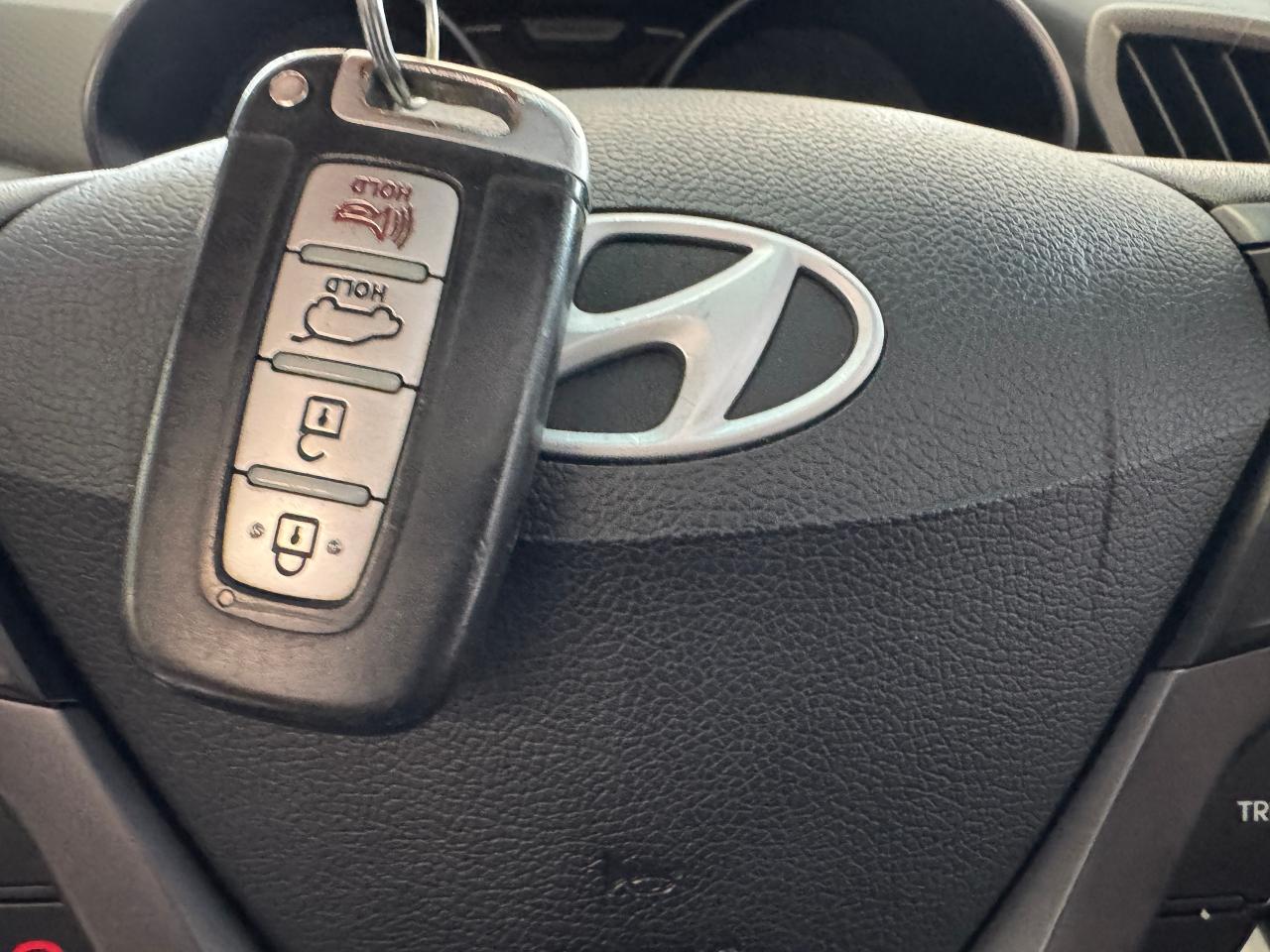 2013 Hyundai Veloster Turbo+Leather+Roof+Camera+Fog Lights+A/C Photo