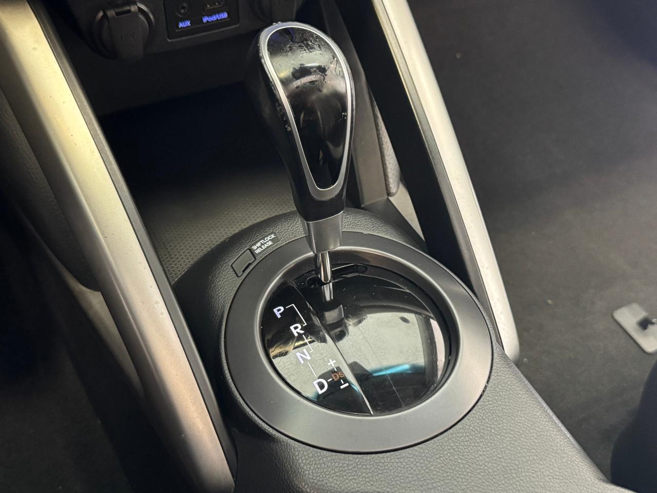 2013 Hyundai Veloster Turbo+Leather+Roof+Camera+Fog Lights+A/C Photo