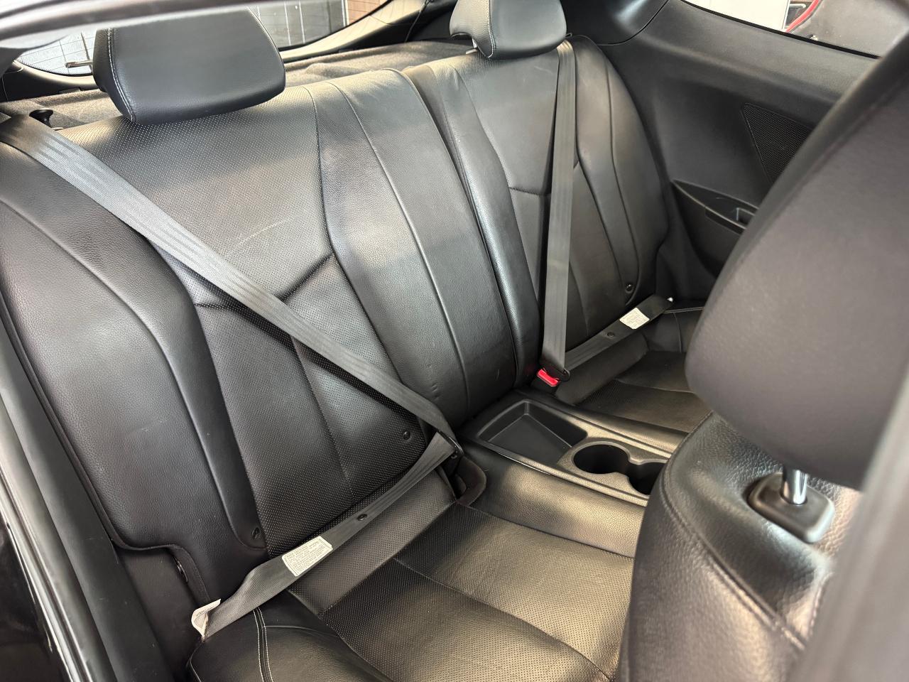 2013 Hyundai Veloster Turbo+Leather+Roof+Camera+Fog Lights+A/C Photo