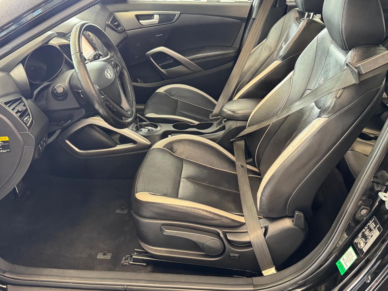 2013 Hyundai Veloster Turbo+Leather+Roof+Camera+Fog Lights+A/C Photo