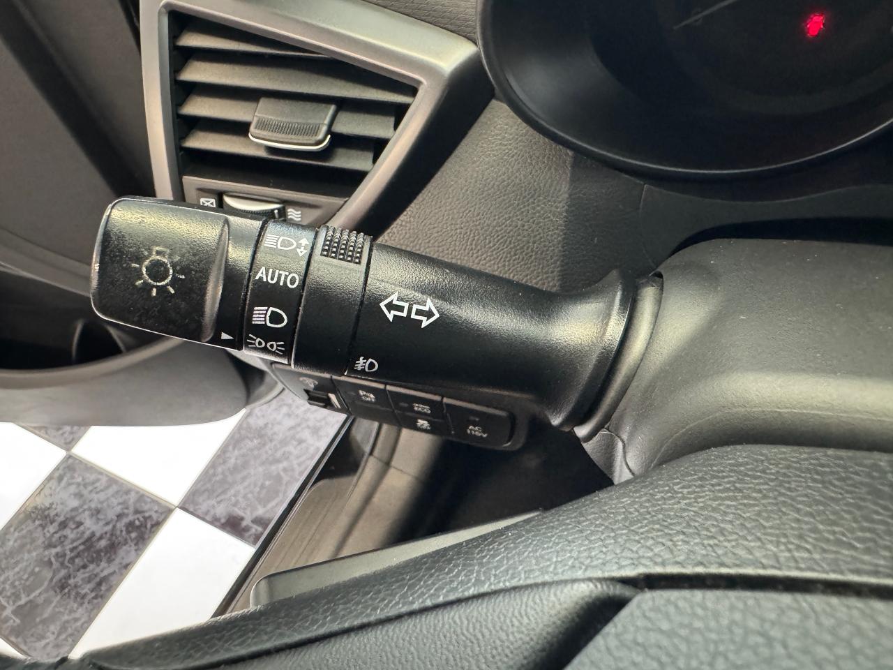 2013 Hyundai Veloster Turbo+Leather+Roof+Camera+Fog Lights+A/C Photo