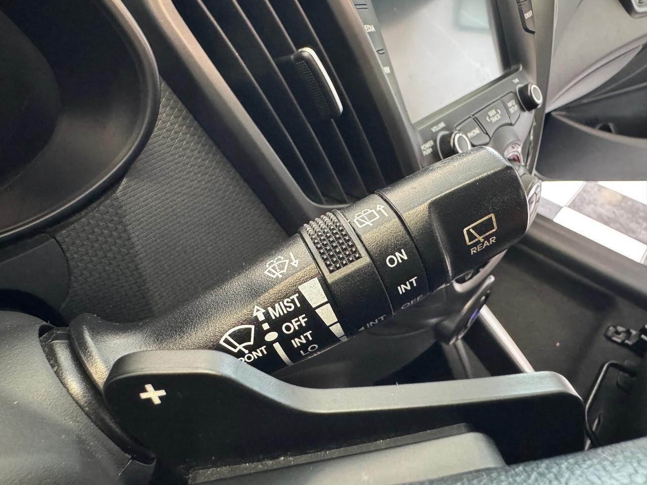 2013 Hyundai Veloster Turbo+Leather+Roof+Camera+Fog Lights+A/C Photo