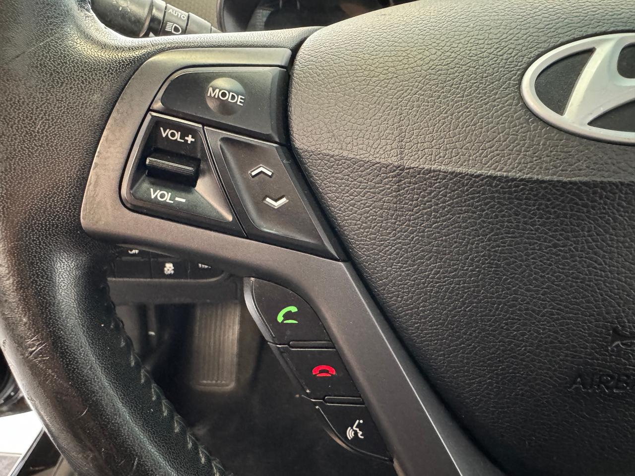 2013 Hyundai Veloster Turbo+Leather+Roof+Camera+Fog Lights+A/C Photo