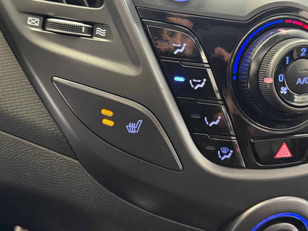 2013 Hyundai Veloster Turbo+Leather+Roof+Camera+Fog Lights+A/C Photo