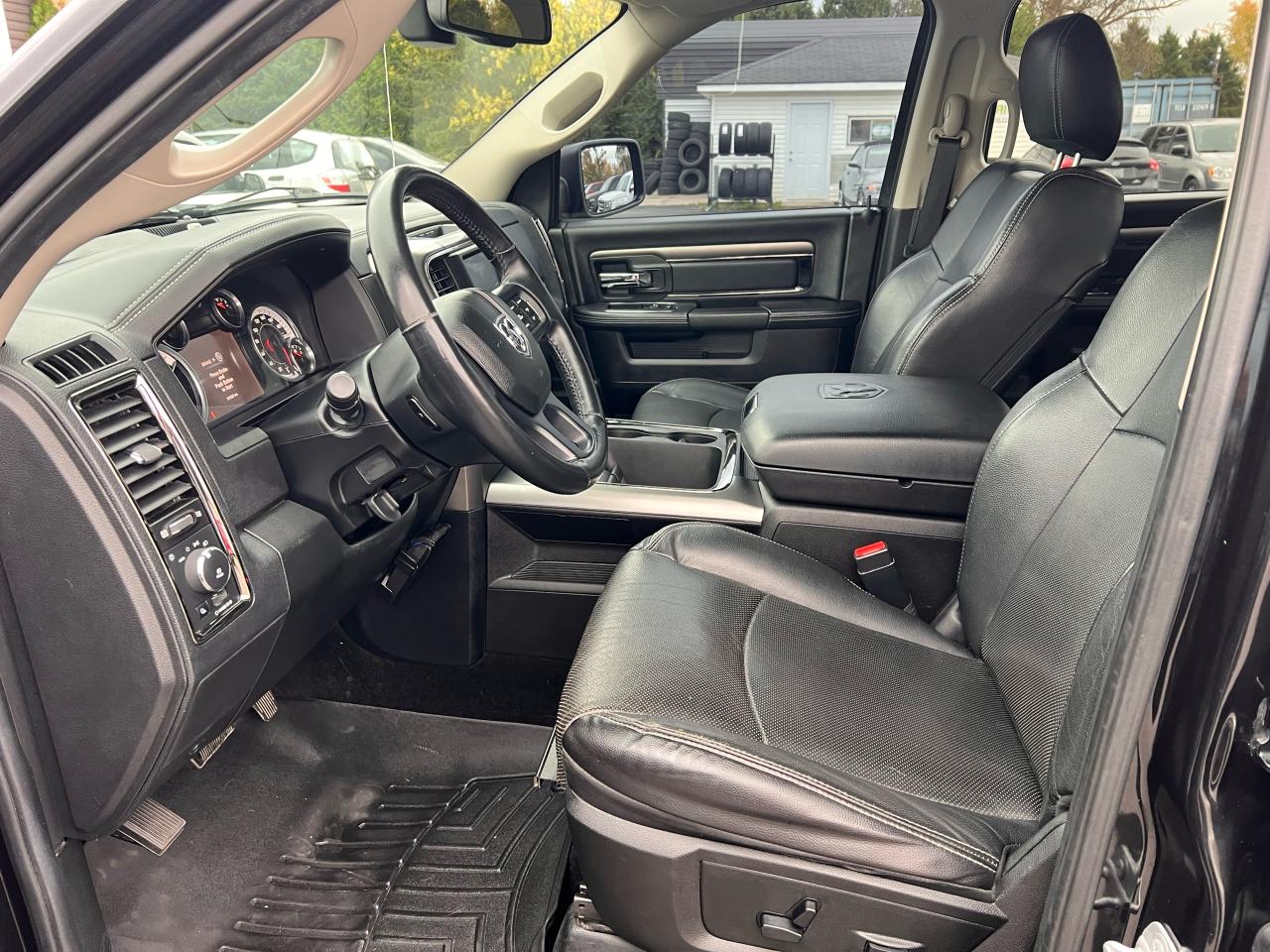 2016 RAM 1500 SPORT Photo17