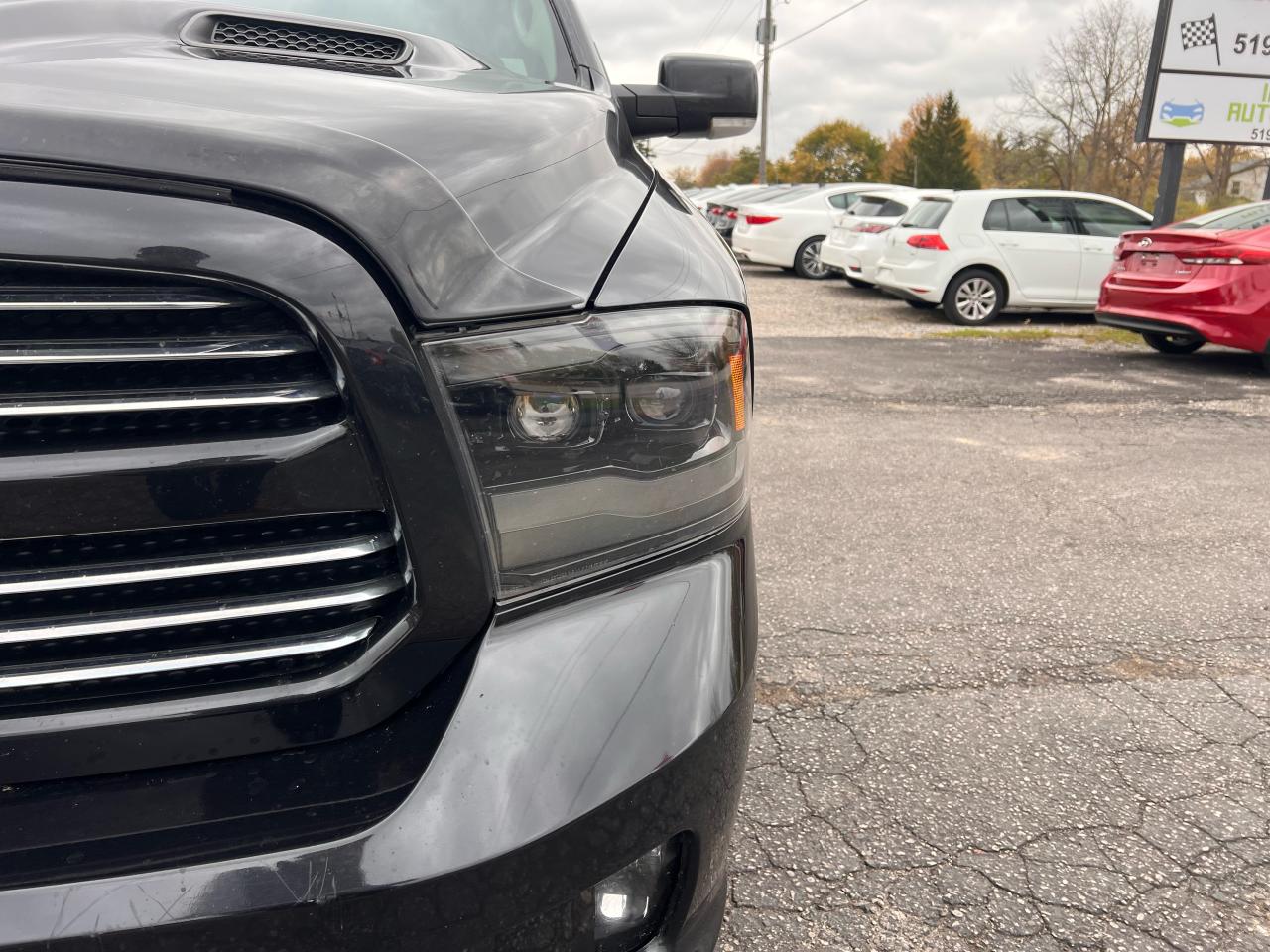 2016 RAM 1500 SPORT Photo9