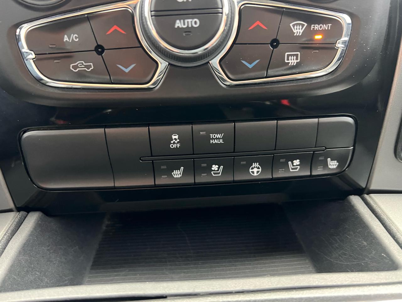 2016 RAM 1500 SPORT Photo37