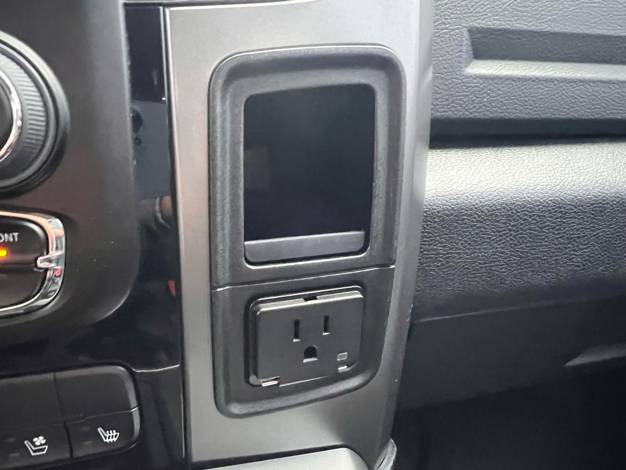 2016 RAM 1500 SPORT Photo36