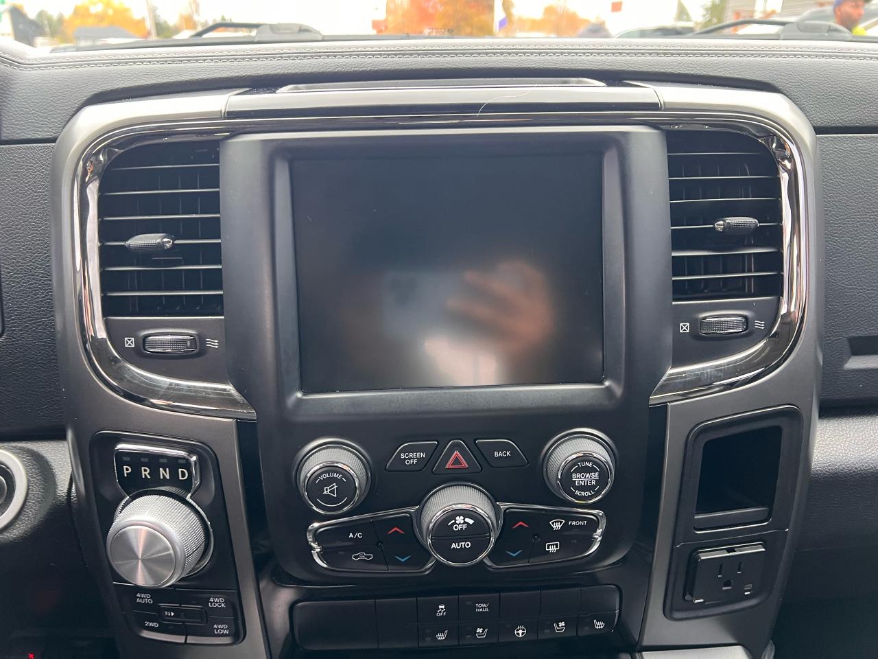 2016 RAM 1500 SPORT Photo63