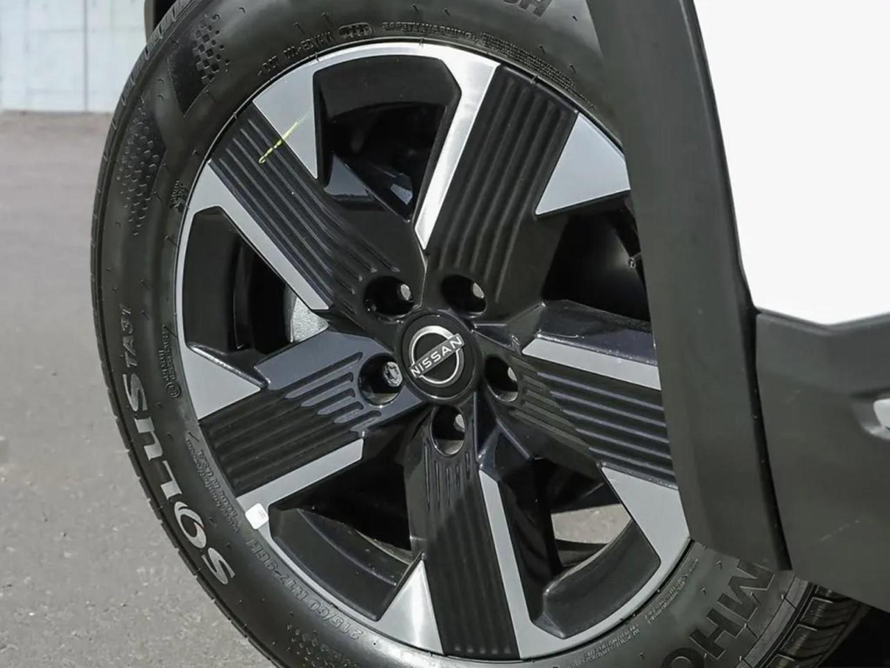 2026 Nissan Kicks S Photo4