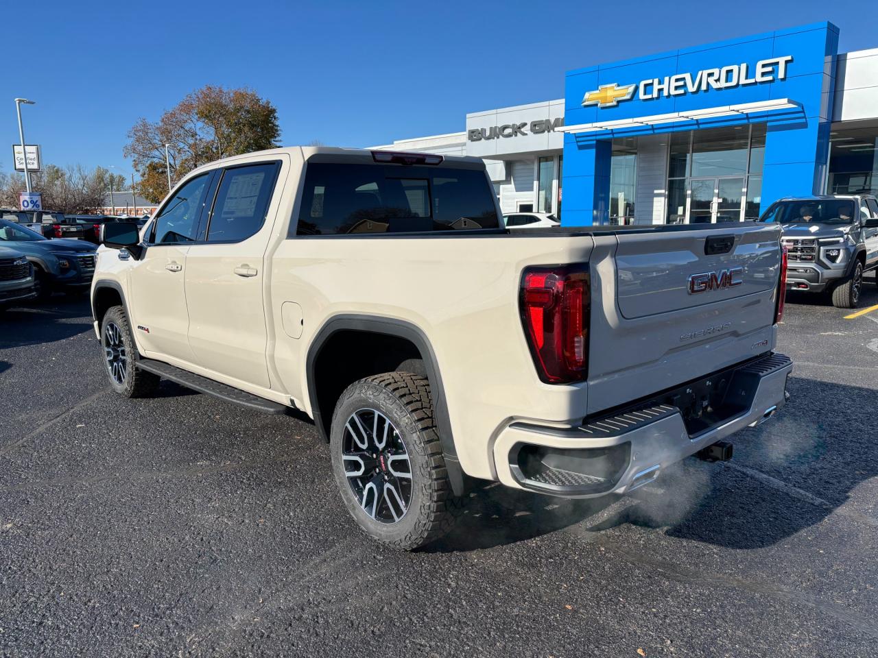 2026 GMC Sierra 1500 2026 GMC Sierra AT4 Crew Cab 4WD Photo