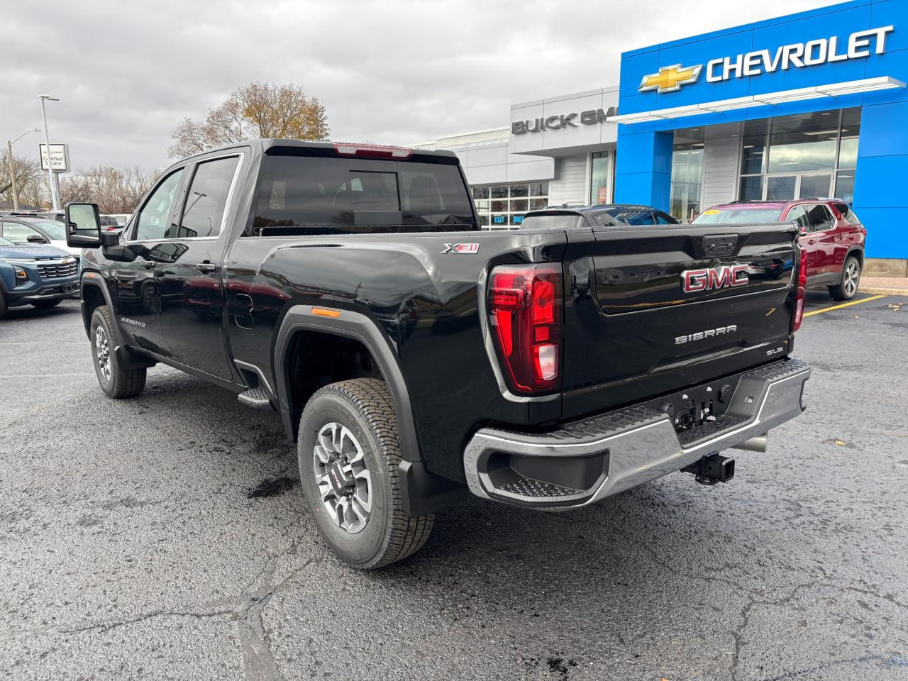 2026 GMC Sierra 2500 HD 2026 GMC Sierra 2500HD SLE Crew Cab 4WD Photo