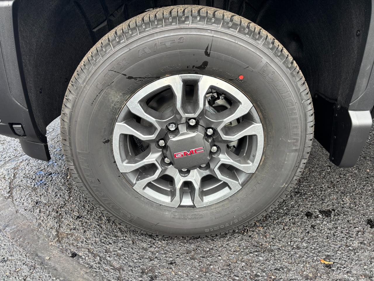 2026 GMC Sierra 2500 HD 2026 GMC Sierra 2500HD SLE Crew Cab 4WD Photo