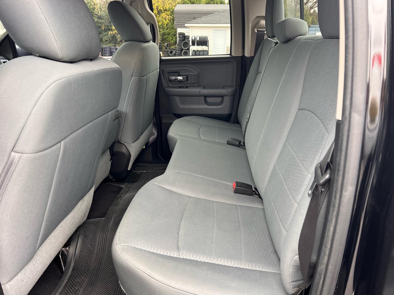 2015 RAM 1500 SLT 4X4 V6 3.6L ONLY 125KM Photo