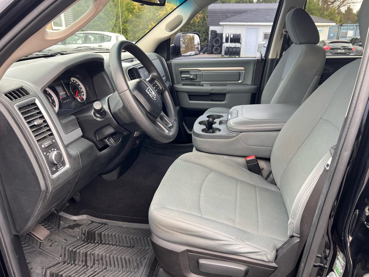 2015 RAM 1500 SLT 4X4 V6 3.6L ONLY 125KM Photo