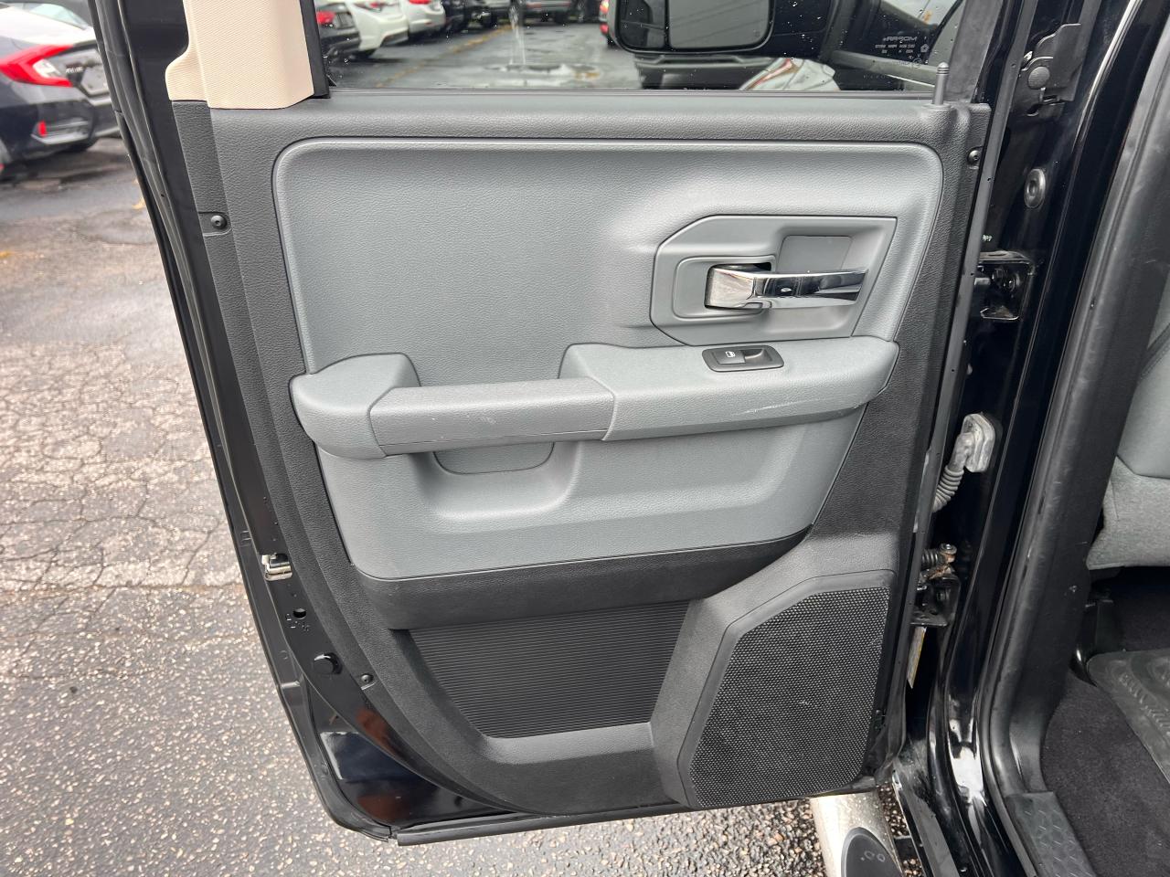 2015 RAM 1500 SLT Photo18