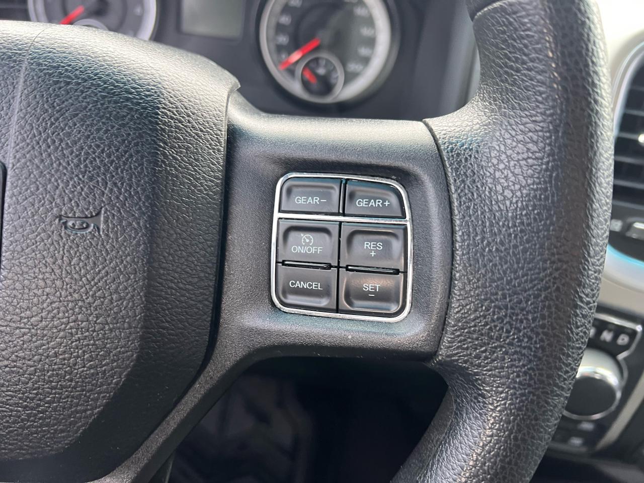 2015 RAM 1500 SLT 4X4 V6 3.6L ONLY 125KM Photo