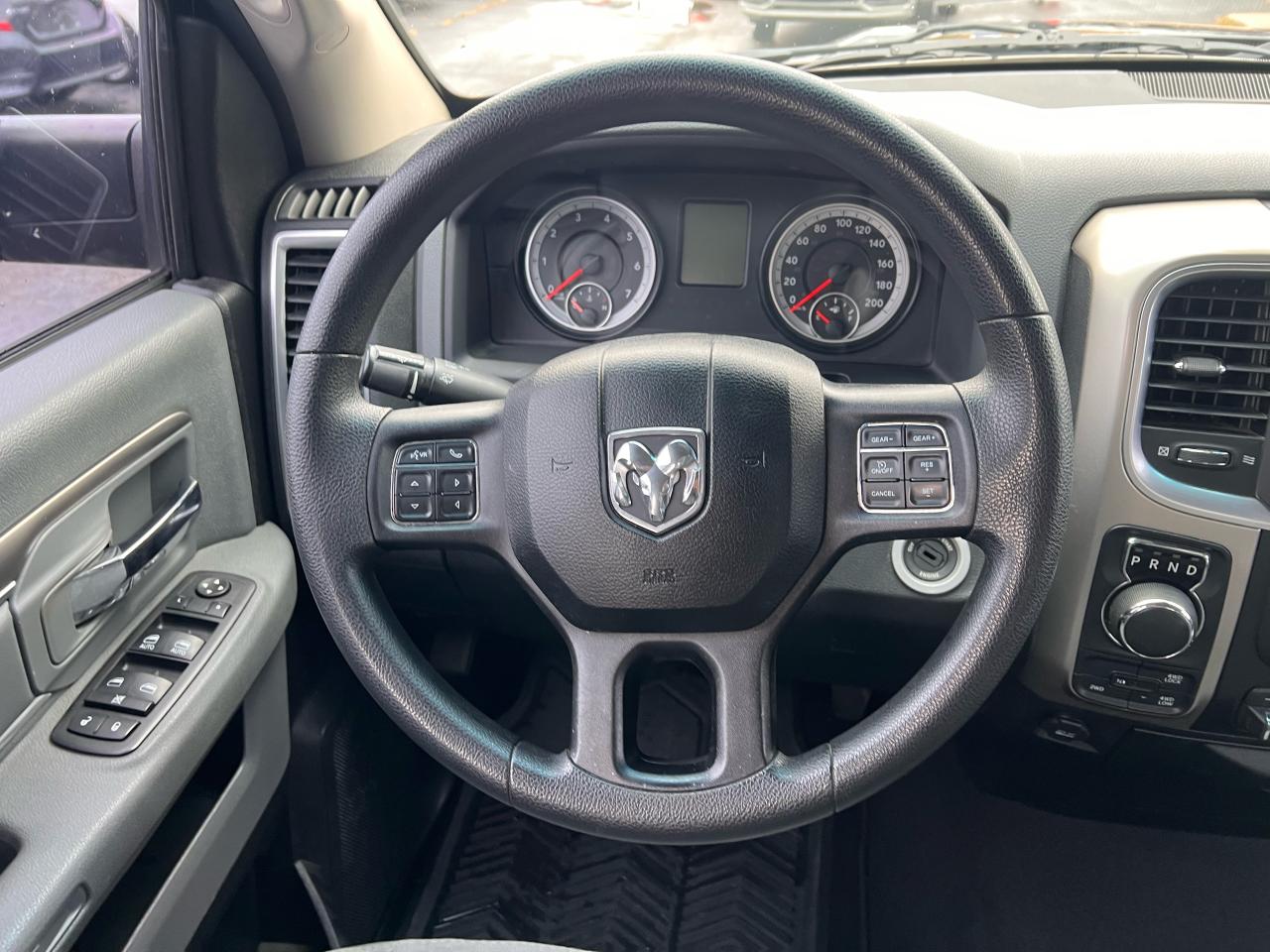 2015 RAM 1500 SLT 4X4 V6 3.6L ONLY 125KM Photo