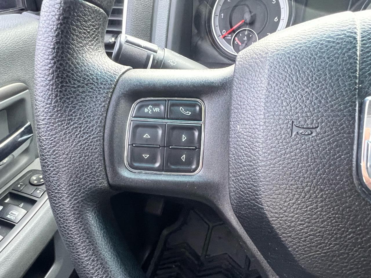 2015 RAM 1500 SLT 4X4 V6 3.6L ONLY 125KM Photo