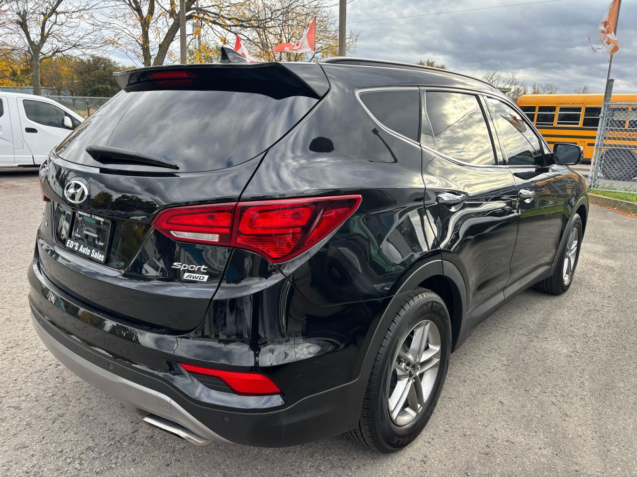 2017 Hyundai Santa Fe Sport Premium, All Wheel Drive, Back-Up-Camera, Keyless - Photo #7