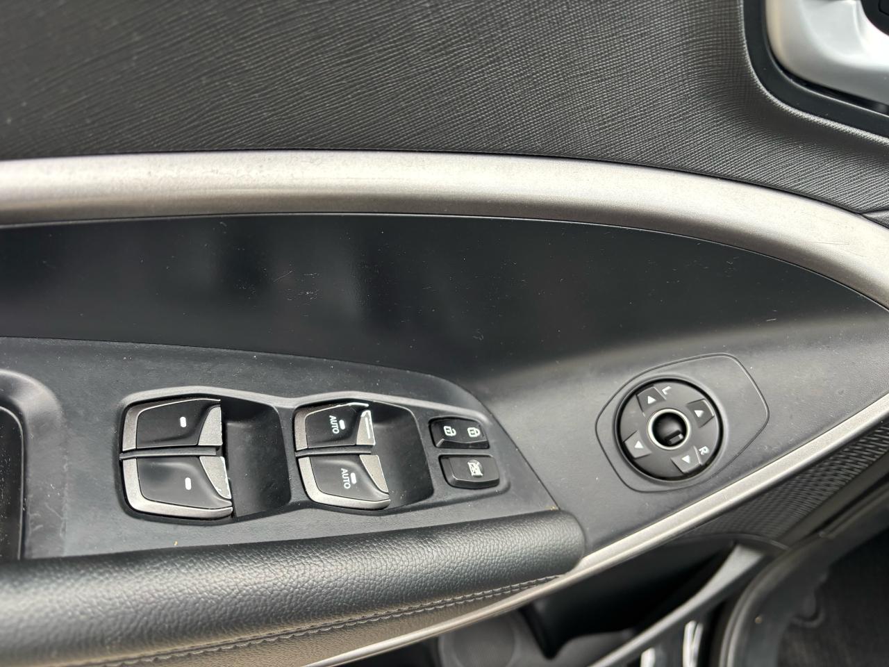 2017 Hyundai Santa Fe Sport Premium, All Wheel Drive, Back-Up-Camera, Keyless - Photo #18