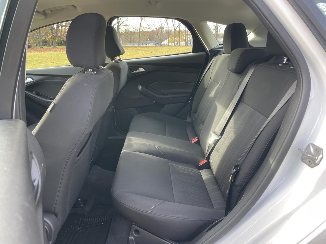 2016 Ford Focus SE Hatch * One Owner / 21 Service records Photo